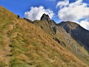 36 In decisa salita in traverso dal colletto alla cresta del Monte di sopra